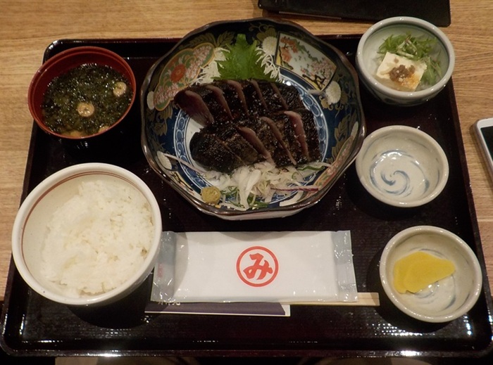 明神丸｜KITTE大阪４階で藁焼き鰹のたたきを食べてきました