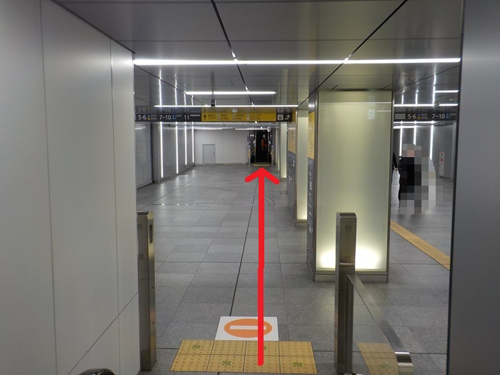 JR大阪駅・うめきた地下ホーム(21~24番)から、地上ホーム(1~11番)への行き方【改札内での移動】