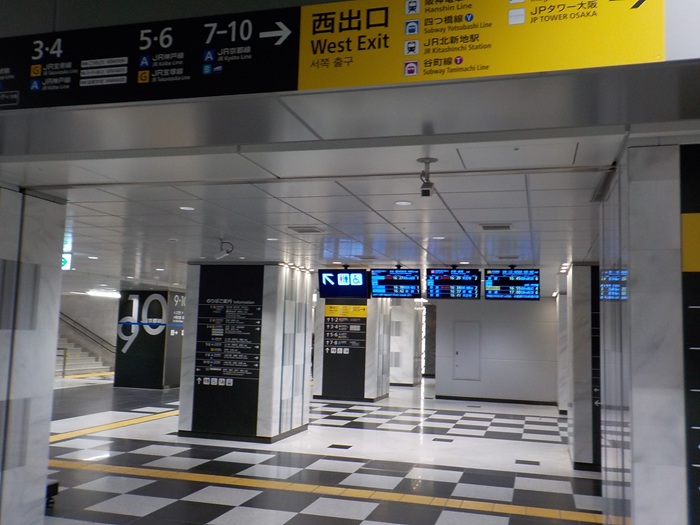 JR大阪駅・うめきた地下ホーム(21~24番)から、地上ホーム(1~11番)への行き方【改札内での移動】