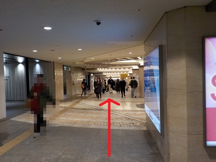 JR大阪駅中央口から、ディアモール円形広場への行き方