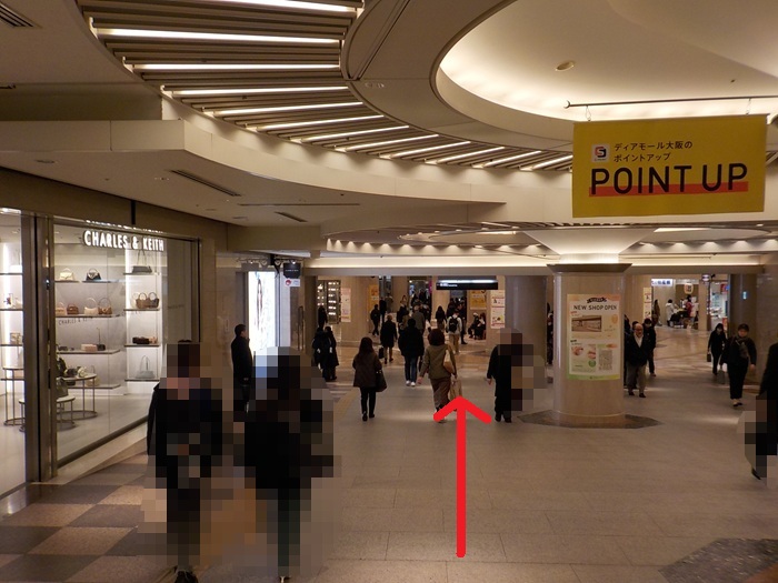 JR大阪駅中央口から、ディアモール円形広場への行き方