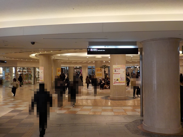 JR大阪駅中央口から、ディアモール円形広場への行き方