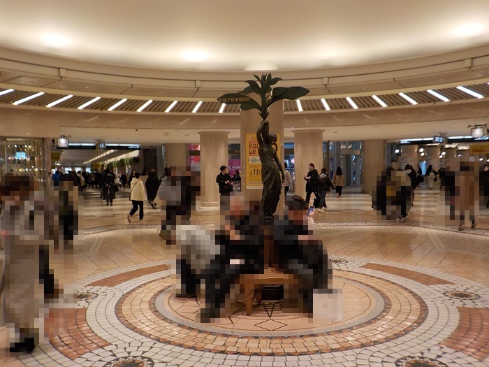 JR大阪駅中央口から、ディアモール円形広場への行き方