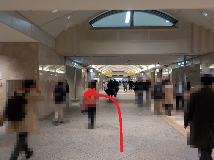 JR大阪駅中央口から、大阪駅前第2ビルへの行き方