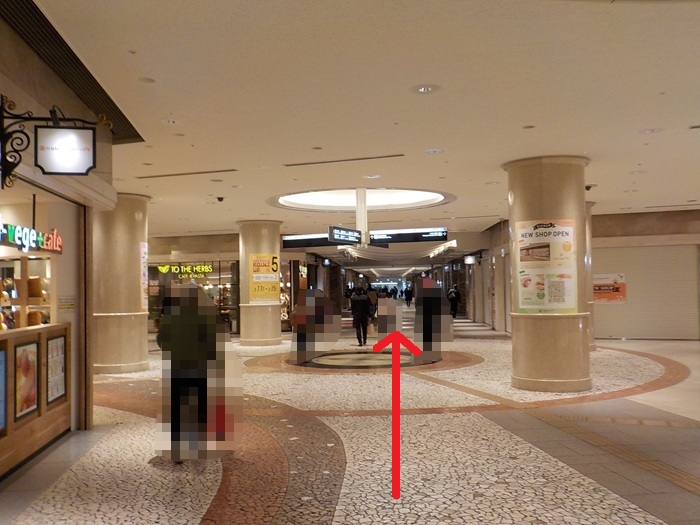 JR大阪駅中央口から、大阪駅前第３ビルへの行き方