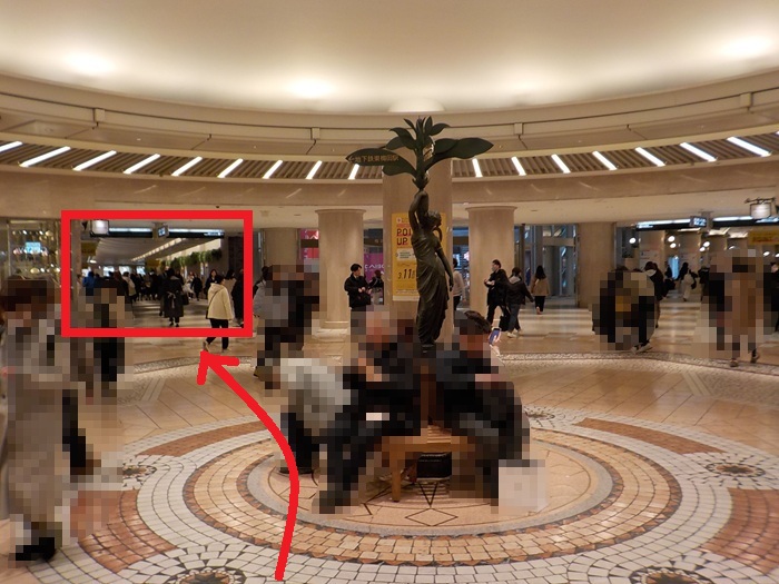 JR大阪駅中央口から、大阪駅前第４ビルへの行き方