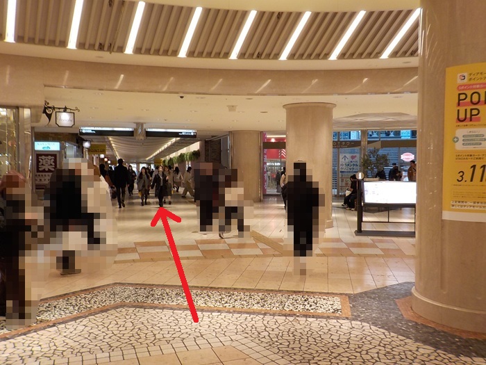 JR大阪駅中央口から、大阪駅前第４ビルへの行き方