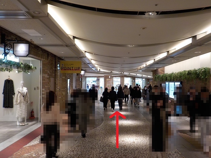 JR大阪駅中央口から、大阪駅前第４ビルへの行き方