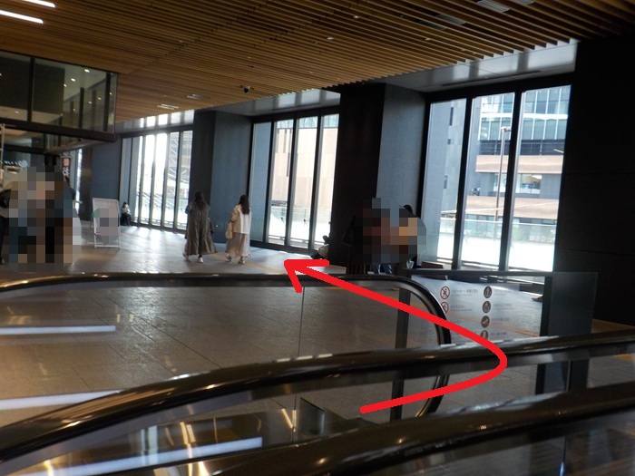 JR大阪駅・西口から、グラングリーン大阪南館2階への行き方