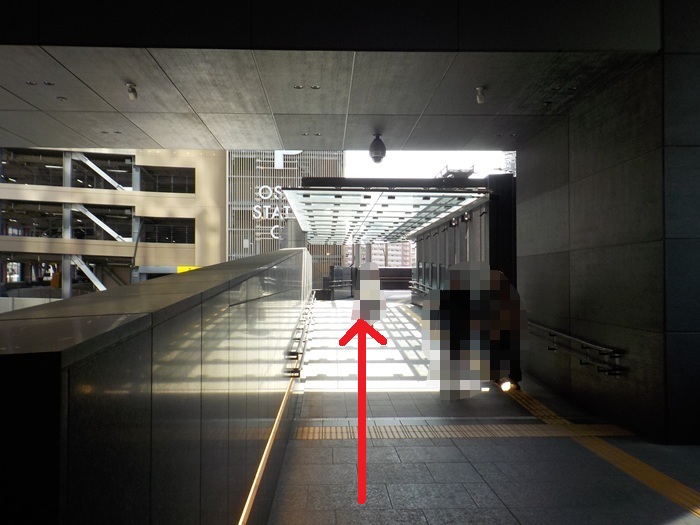 JR大阪駅・西口から、グラングリーン大阪南館2階への行き方