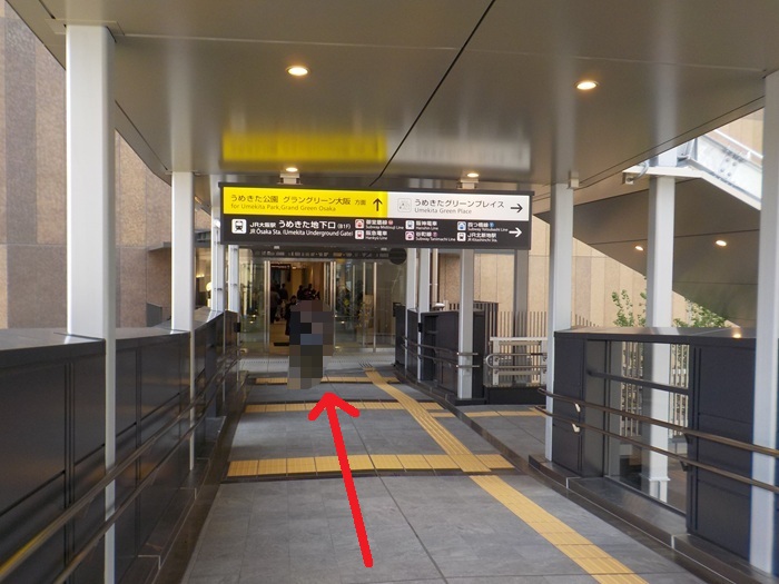 JR大阪駅・西口から、グラングリーン大阪南館2階への行き方