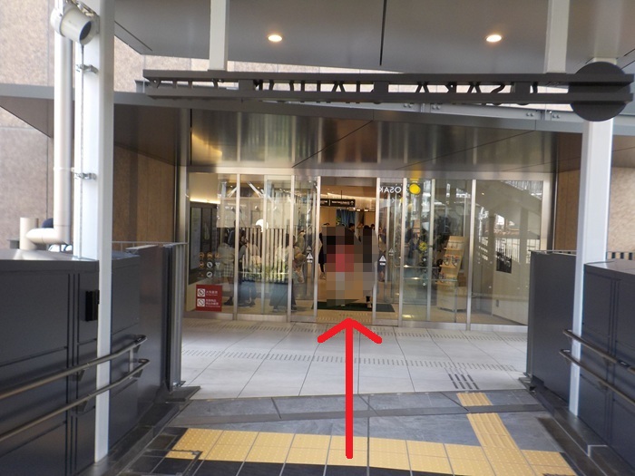 JR大阪駅・西口から、グラングリーン大阪南館2階への行き方