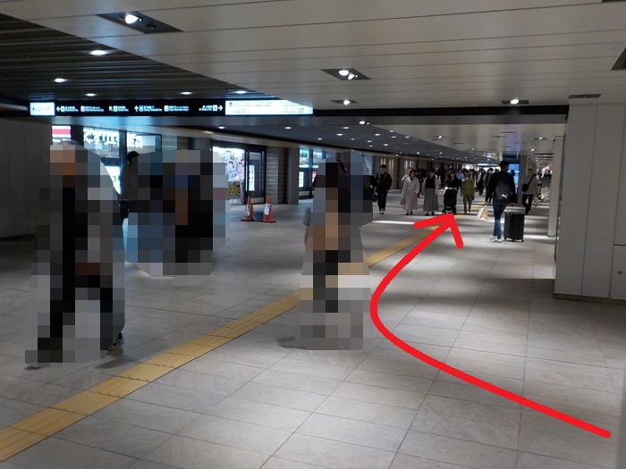 JR大阪駅中央口から、四つ橋線・西梅田駅への行き方