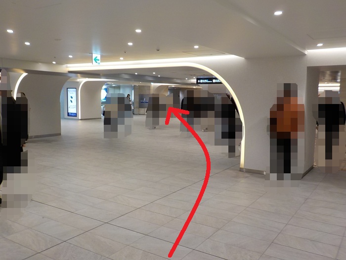 JR大阪駅からヒルトンプラザウェストへの行き方