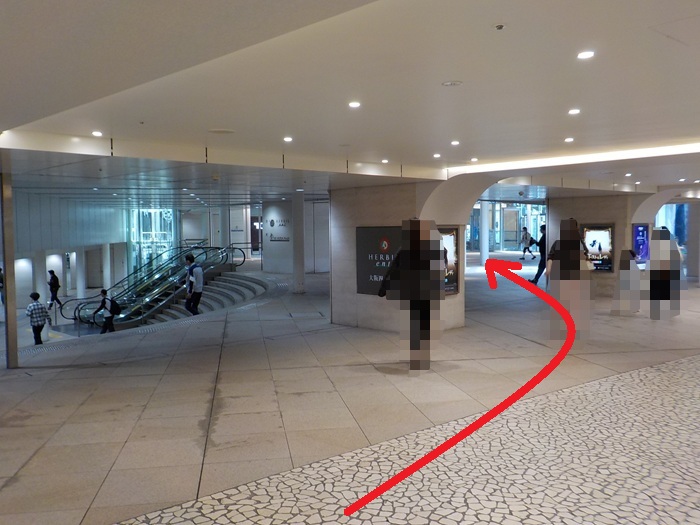 JR大阪駅からヒルトンプラザウェストへの行き方