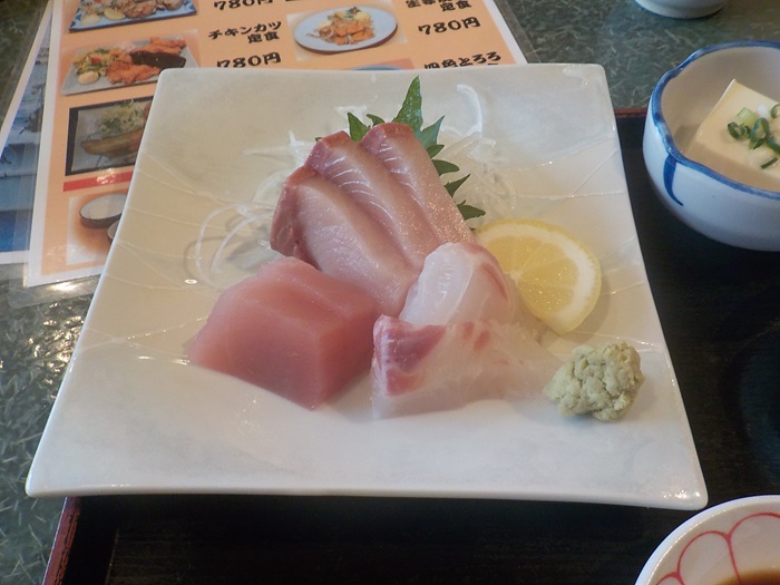 梅田・芝田でお造り定食1100円対決｜「赤のれん」vs「まぐろや」正直レビュー