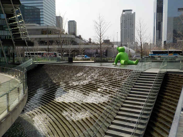 JR大阪駅中央口から、うめきた広場への行き方