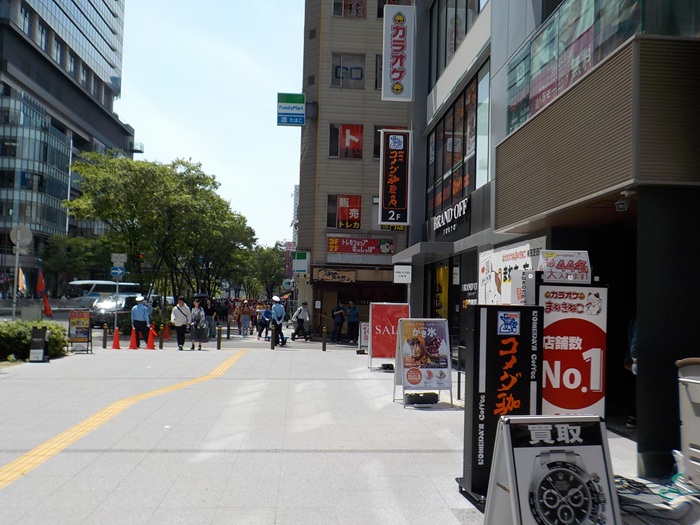 梅田のスマホ充電スポット｜コメダ珈琲店 北梅田店
