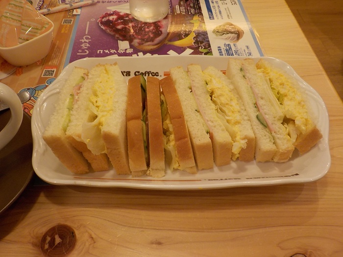 梅田のスマホ充電スポット｜コメダ珈琲店 北梅田店