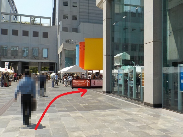 新梅田シティ前から梅田スカイビル展望台｜空中庭園への行き方