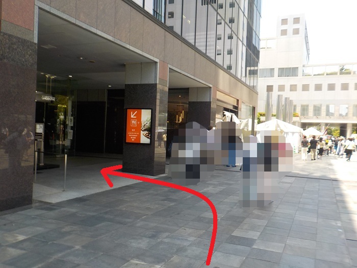 新梅田シティ前から梅田スカイビル飲食店街｜滝見小路への行き方