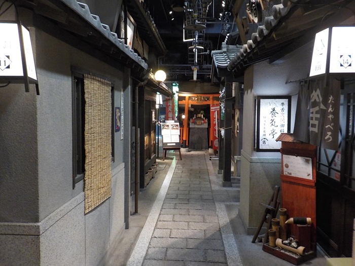 新梅田シティ前から梅田スカイビル飲食店街｜滝見小路への行き方
