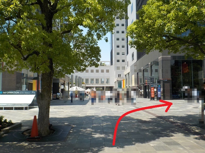 新梅田シティ前から、梅田スカイビル「タワーイースト」への行き方