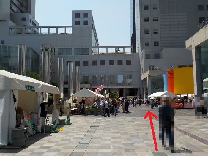 新梅田シティ前から、梅田スカイビル「タワーウェスト」への行き方