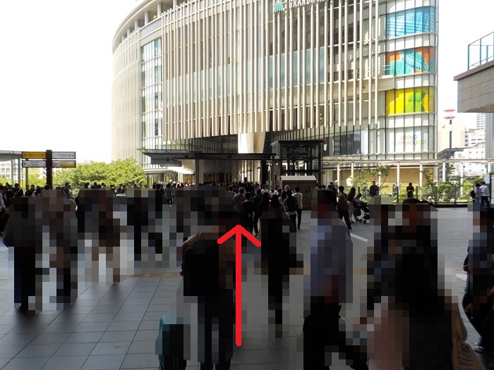 JR大阪駅からユニクロ UMEDAへの行き方｜リンクス梅田１階・２階