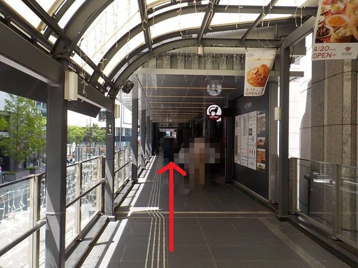 JR大阪駅からユニクロ UMEDAへの行き方｜リンクス梅田１階・２階