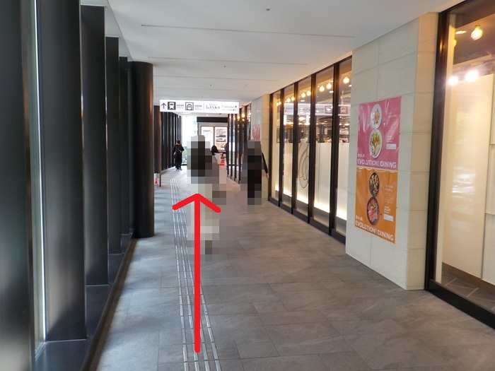 JR大阪駅からユニクロ UMEDAへの行き方｜リンクス梅田１階・２階