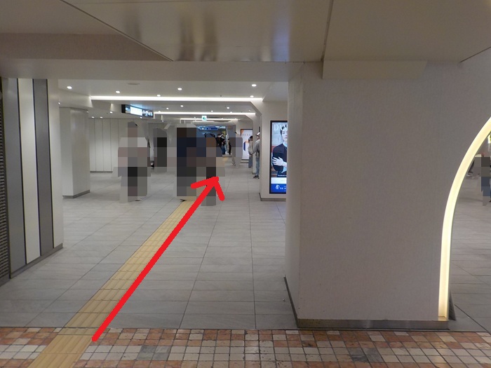 JR大阪駅「西口」から、阪神・大阪梅田駅への行き方