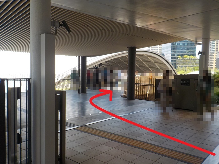 JR大阪駅・連絡橋口から、梅田スカイビルへの行き方