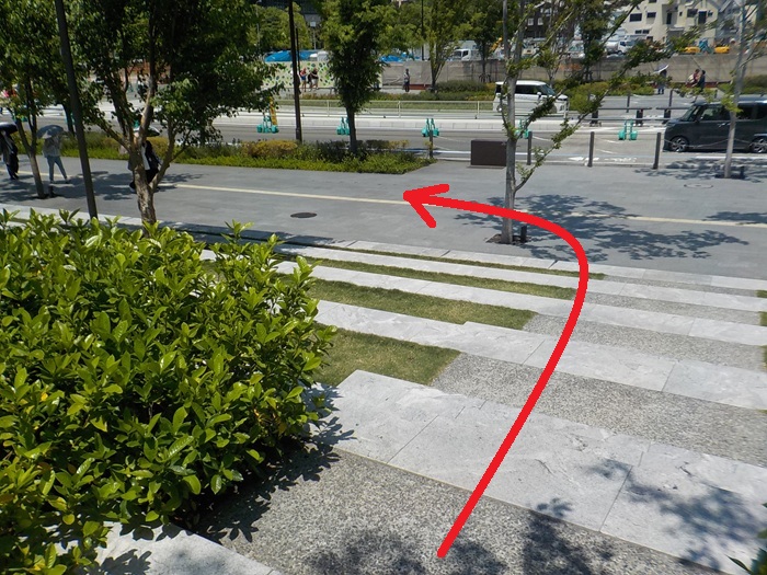 JR大阪駅・連絡橋口から、梅田スカイビルへの行き方