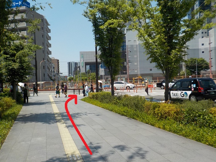JR大阪駅・連絡橋口から、梅田スカイビルへの行き方