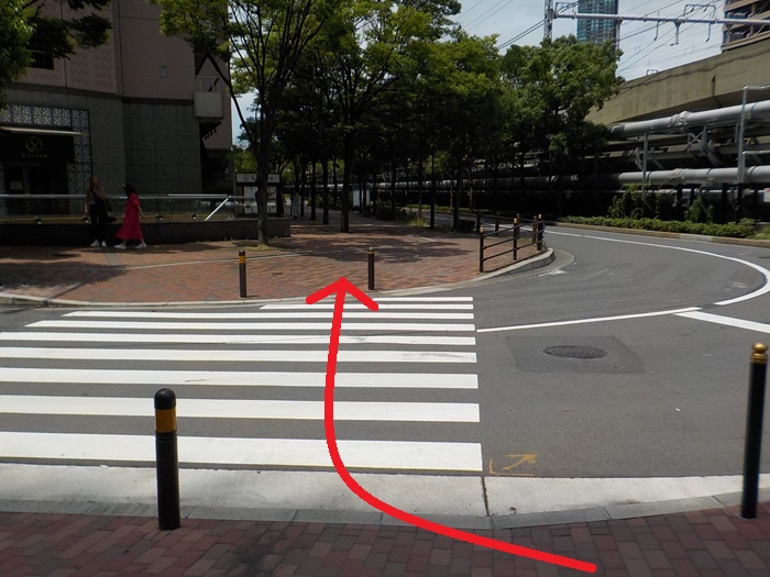 JR大阪駅西口から、ハートンホテル西梅田への行き方