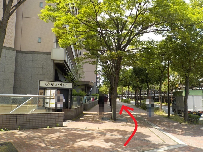 JR大阪駅西口から、ハートンホテル西梅田への行き方