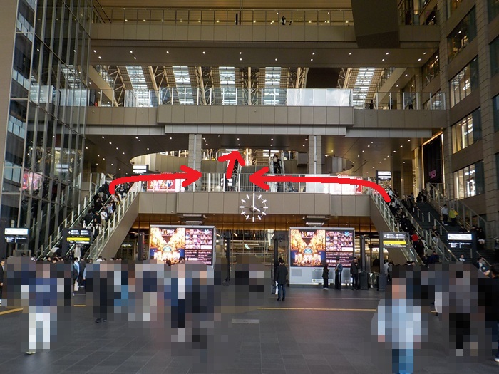 JR大阪駅「中央口」から、エスカレーターで大阪ステーションシティシネマへ行く方法