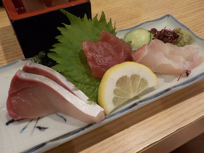 新大阪駅で昼飲み｜新なにわ大食堂「魚屋スタンドふじ」で軽く一杯