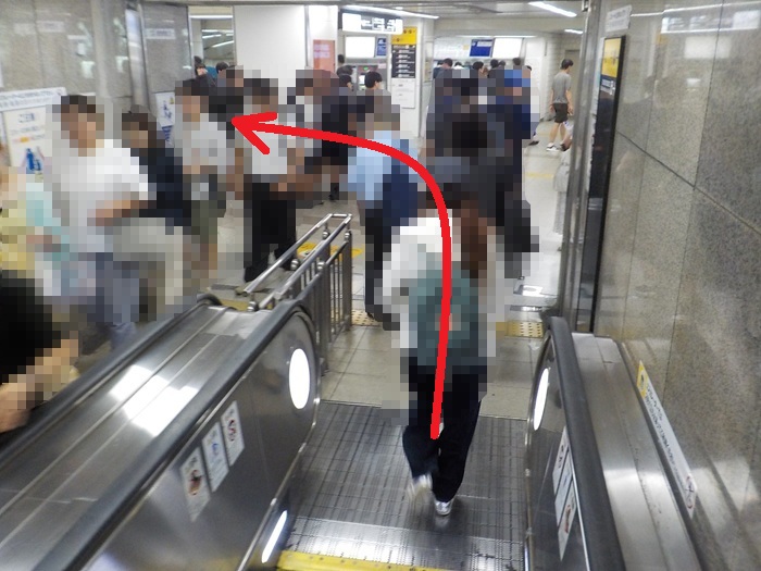 JR大阪駅・御堂筋口から、ホワイティうめだ・泉の広場への行き方