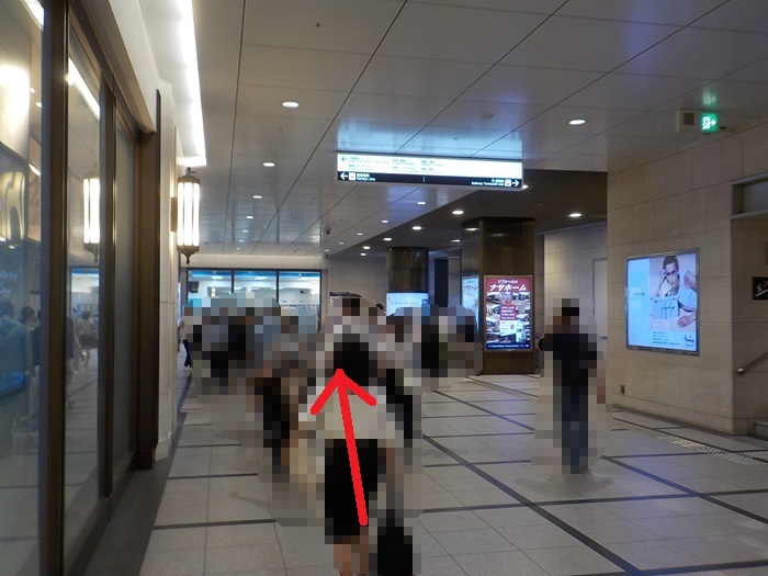 JR大阪駅・御堂筋口から、ホワイティうめだ・泉の広場への行き方