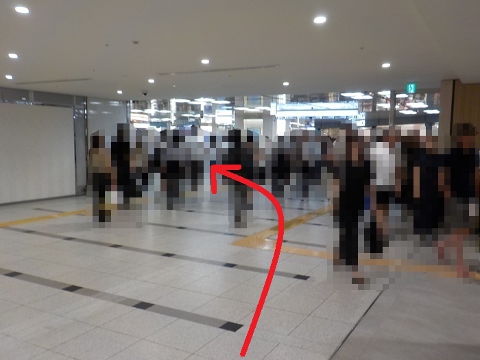 JR大阪駅・御堂筋口から、阪急三番街への行き方