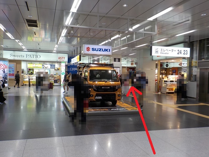 新大阪駅のスマホ充電スポット｜新幹線改札内・待合室モバイルコーナー