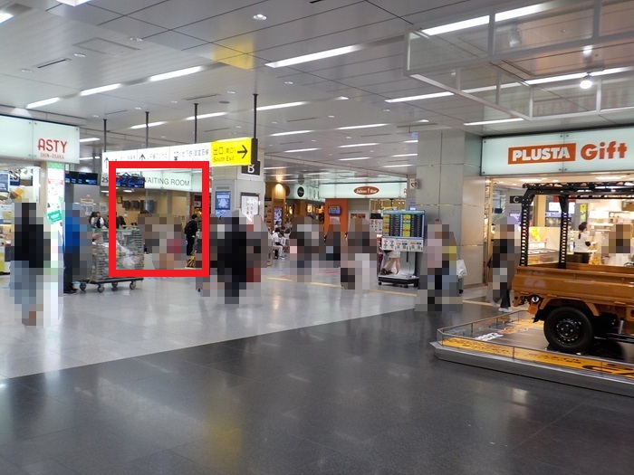 新大阪駅のスマホ充電スポット｜新幹線改札内・待合室モバイルコーナー