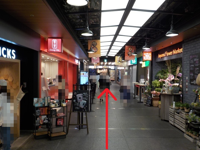 御堂筋線・梅田駅から、マクドナルド LINKS UMEDA店への行き方