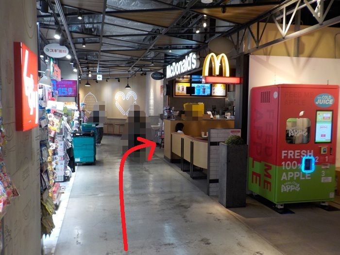 御堂筋線・梅田駅から、マクドナルド LINKS UMEDA店への行き方