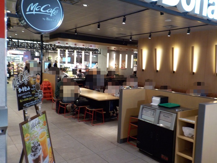 御堂筋線・梅田駅から、マクドナルド LINKS UMEDA店への行き方