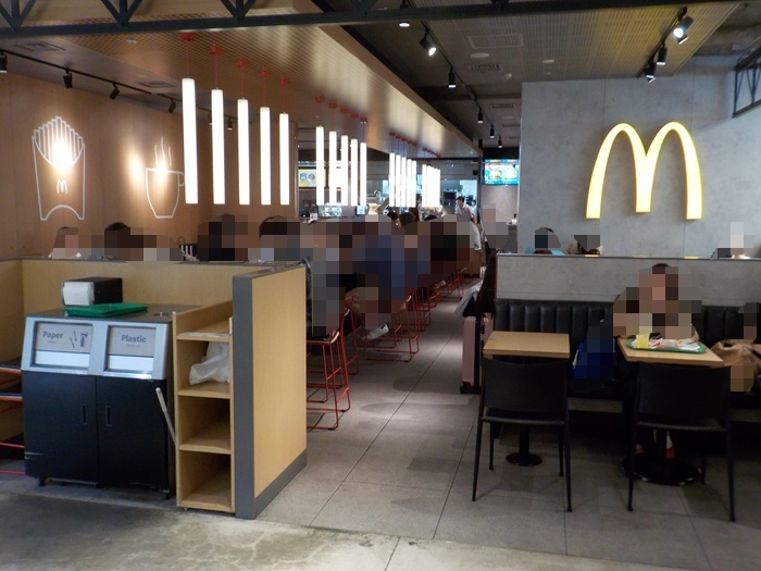 御堂筋線・梅田駅から、マクドナルド LINKS UMEDA店への行き方